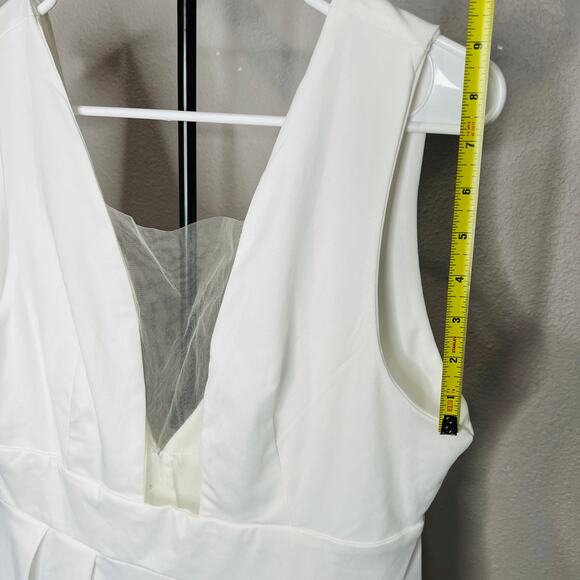 White Plunging Vneck Pants Jumpsuit Size Large - Picture 4 of 8